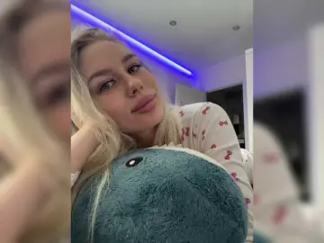 Lovensesgirl  live sex cam