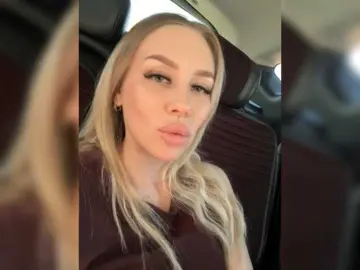 Lovensesgirl  live sex cam