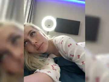 Lovensesgirl  live sex cam