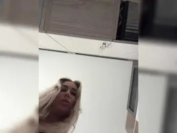 Lovensesgirl  live sex cam