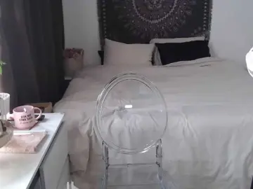 Enticeyou  live sex cam