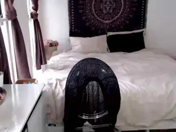 Enticeyou  live sex cam