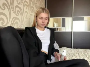 ElliWagemann  live sex cam