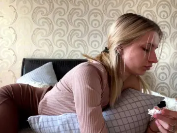 ElliWagemann  live sex cam