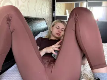 ElliWagemann  live sex cam