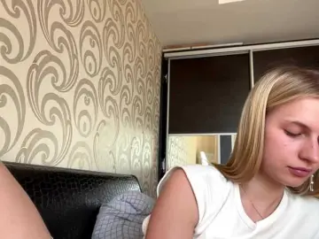 ElliWagemann  live sex cam