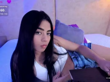 Kyraaa  live sex cam