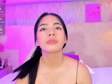 Kyraaa  live sex cam