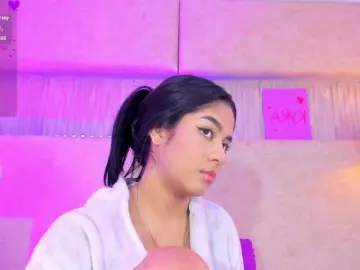 Kyraaa  live sex cam