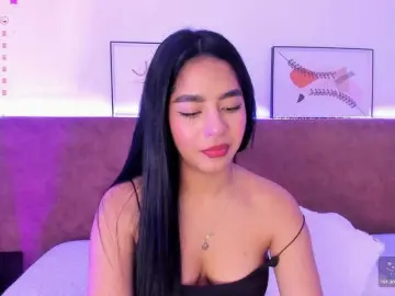Kyraaa  live sex cam