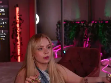 LisaLove4  live sex cam