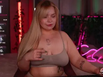 LisaLove4  live sex cam