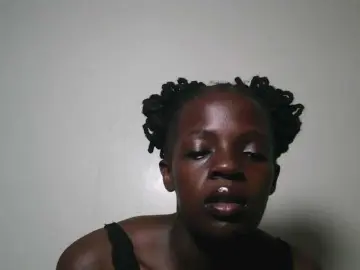 Sluttyrene  live sex cam