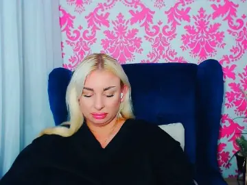 BlondAna  live sex cam