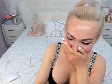 HottieSweetBritney  live sex cam