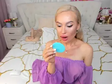HottieSweetBritney  live sex cam