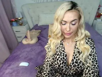 HottieSweetBritney  live sex cam