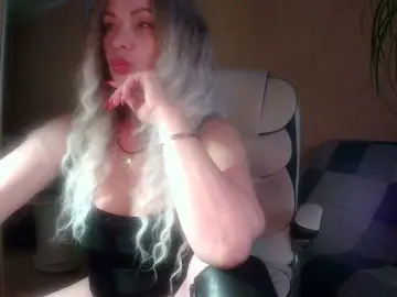 RoxolanaNiks  live sex cam