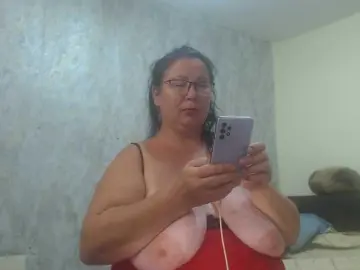 Emmasquirt69  live sex cam