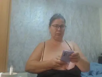 Emmasquirt69  live sex cam