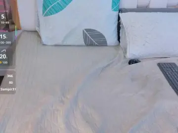 Valkiriamoore  live sex cam