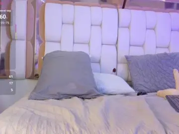 Valkiriamoore  live sex cam