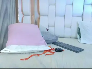 Valkiriamoore  live sex cam