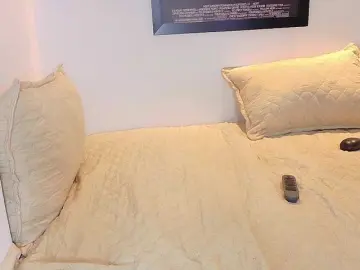 Valkiriamoore  live sex cam