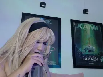 Valkiriamoore  live sex cam