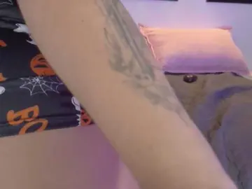 Valkiriamoore  live sex cam