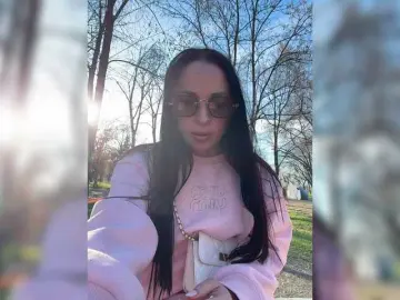 Uljchik  live sex cam