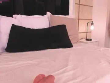 CrystalRose1  live sex cam