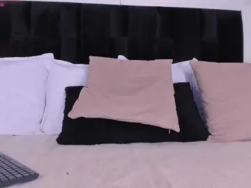 CrystalRose1  live sex cam