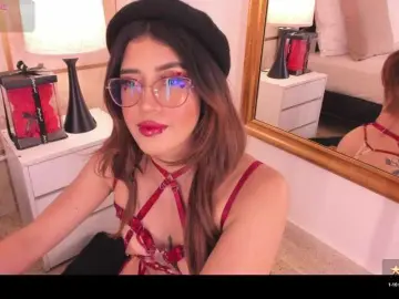 CrystalRose1  live sex cam