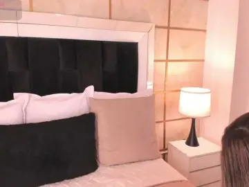 CrystalRose1  live sex cam