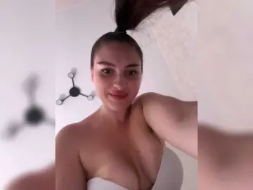 Kamillazolotaa  live sex cam