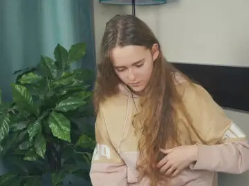 SaraSwick  live sex cam