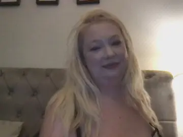 Cutemanda  live sex cam