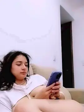 Kittyfeet1  live sex cam