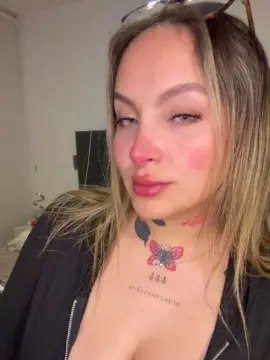 Danyyblondeof  live sex cam