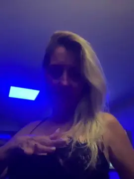 Viktorianoir  live sex cam