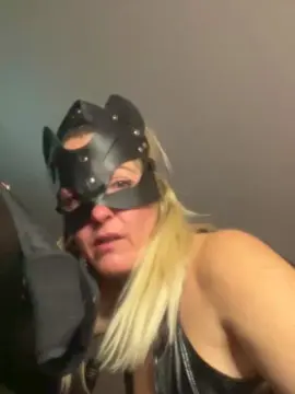 Viktorianoir  live sex cam
