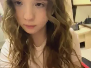 Sininho8  live sex cam