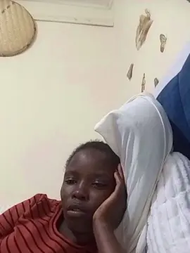 Pretty_bony  live sex cam