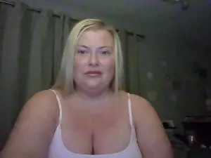 Holly_mae26  live sex cam