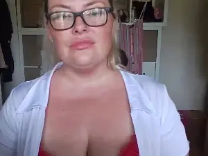 Holly_mae26  live sex cam