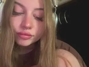 KirstinRuetz  live sex cam