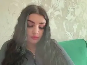 IselaYonan  live sex cam