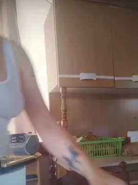 Bella325  live sex cam