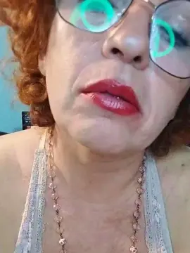 Roxybykiss  live sex cam